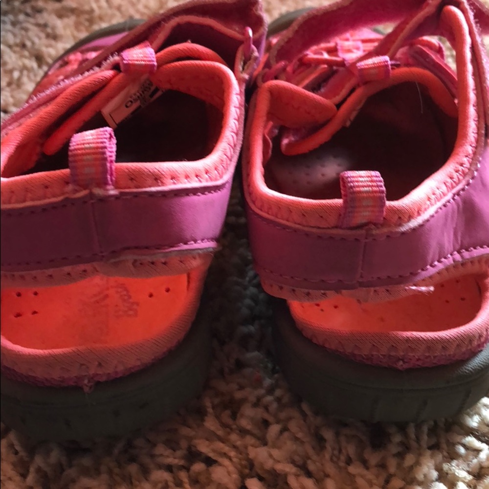 Oshkosh B’Gosh 💕 tennis shoes Nice 🌺